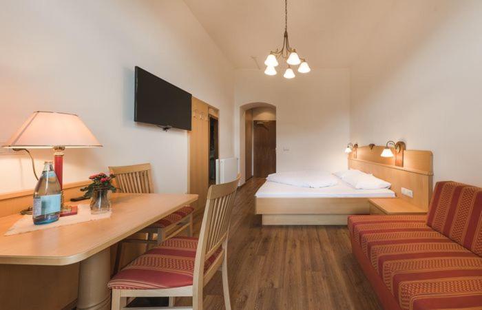 Hotel Angelica Мерано Экстерьер фото